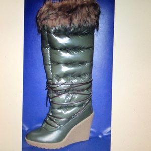 NIB Victoria's Secret Olive Fur Cuff Wedge Boots